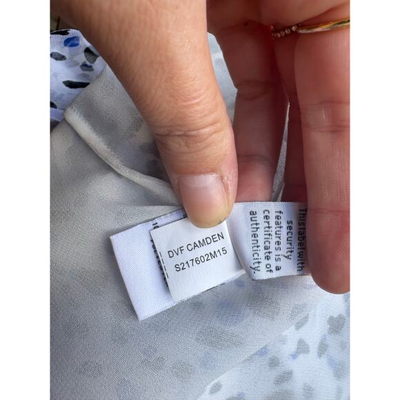 Diane von Furstenberg Silk Blue Black White Spotted 3/4 Sleeve Lined Top - 6 - Picture 9 of 11